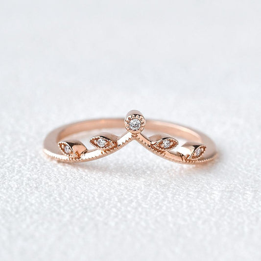 Round Brilliant Cut Curved Vintage Style Wedding Band